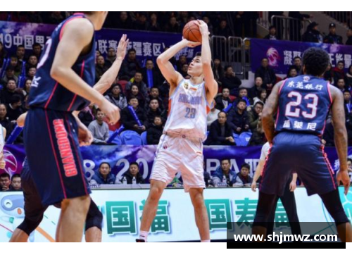 AG贵宾会广东宏远与新疆飞虎对决！周鹏、阿不都沙拉木谁能胜出？ - 副本
